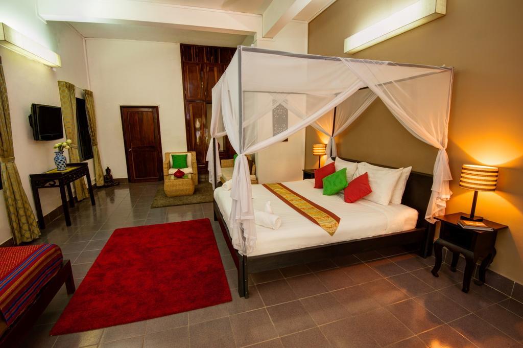The Willow Boutique Hotel Phnom Penh Exterior photo
