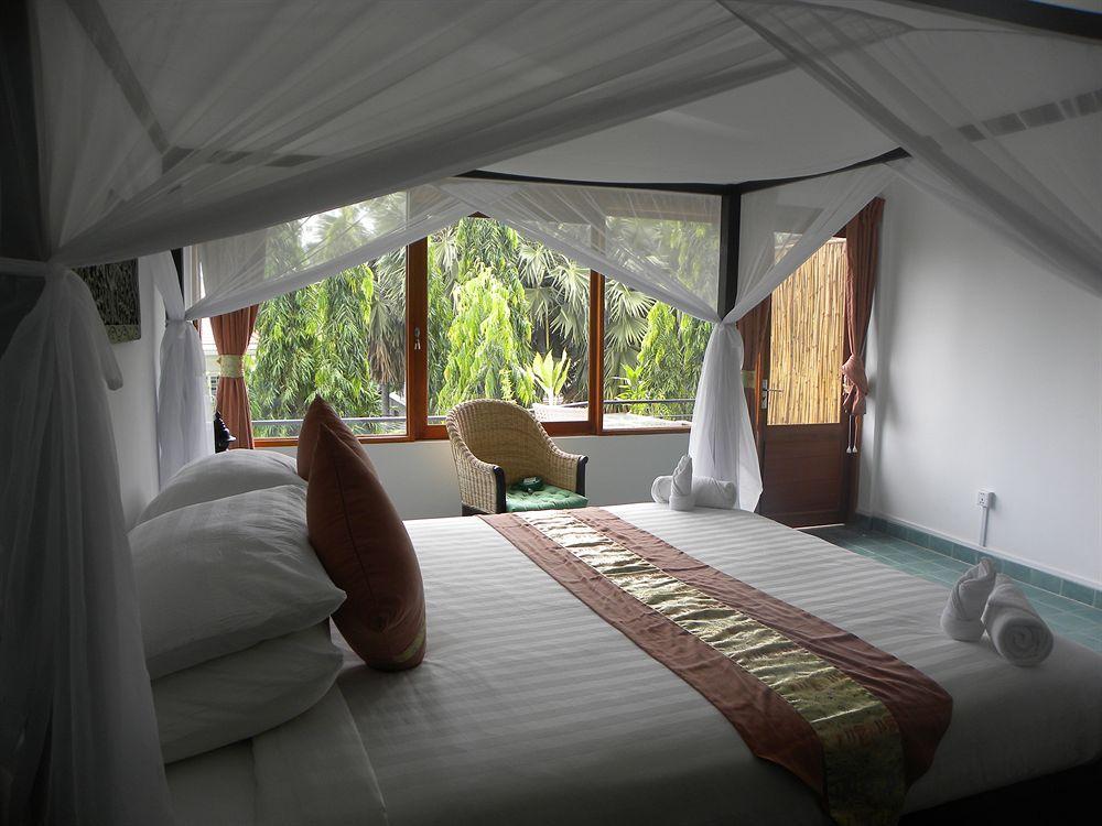 The Willow Boutique Hotel Phnom Penh Exterior photo