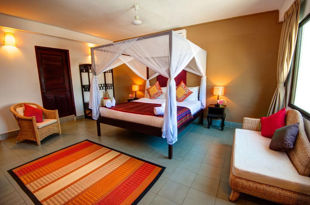 The Willow Boutique Hotel Phnom Penh Exterior photo