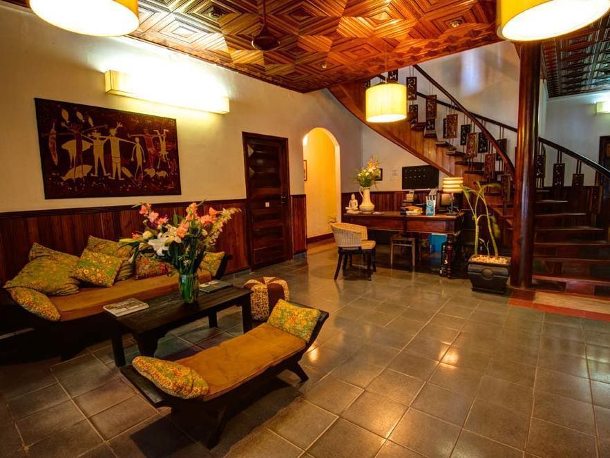 The Willow Boutique Hotel Phnom Penh Exterior photo